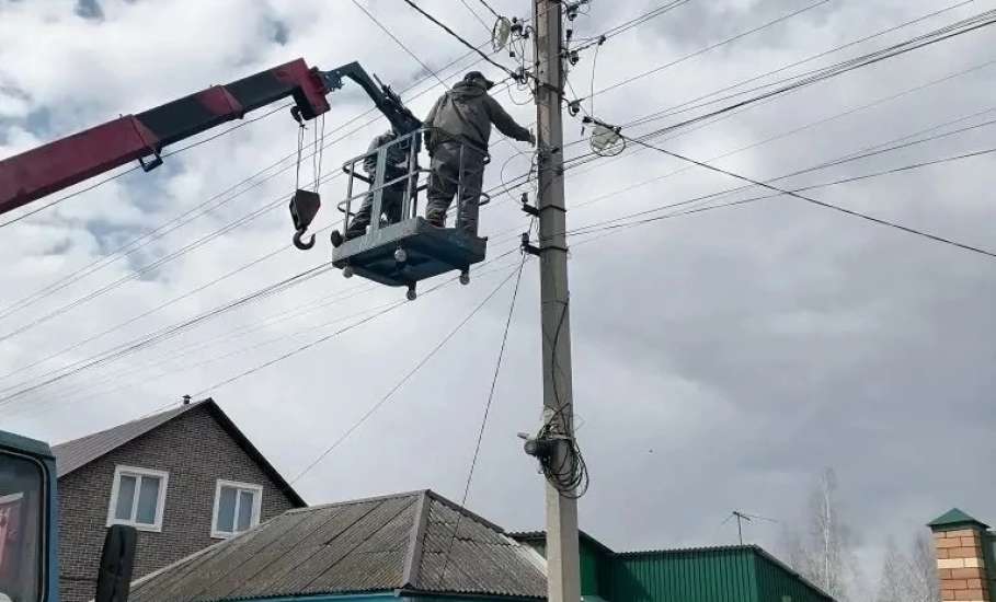 В Ельце продолжают восстанавливать уличное освещение
