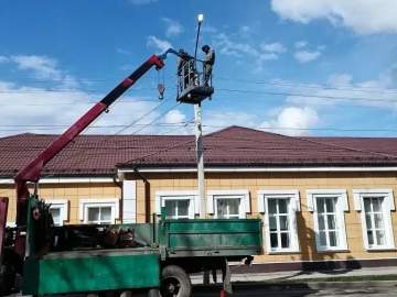 В Ельце продолжают восстанавливать уличное освещение