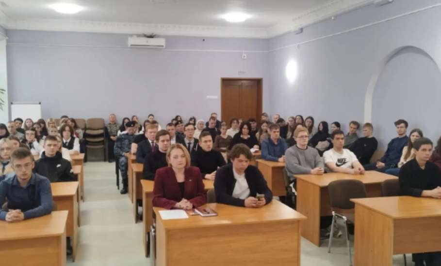 Молодёжь Ельца в открытом диалоге с администрацией города и председателем территориальной избирательной комиссии