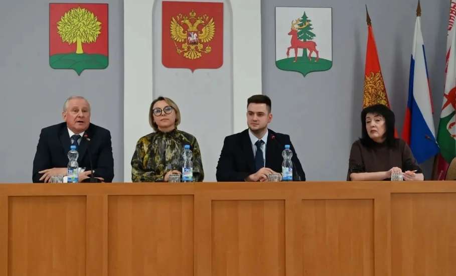 Молодёжь Ельца в открытом диалоге с администрацией города и председателем территориальной избирательной комиссии