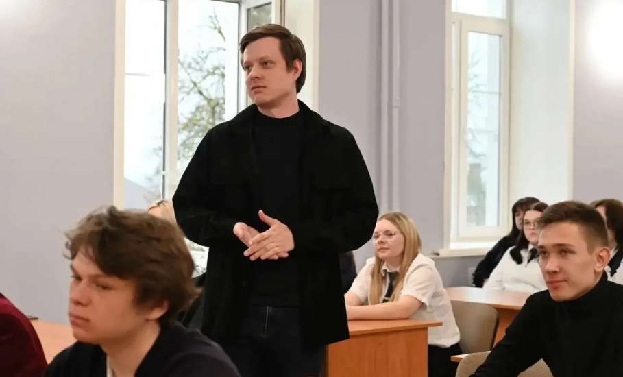 Молодёжь Ельца в открытом диалоге с администрацией города и председателем территориальной избирательной комиссии