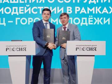 Сегодня вместе с Дарьей Болотиной, министром молодёжной политики Липецкой области, находимся в Москве