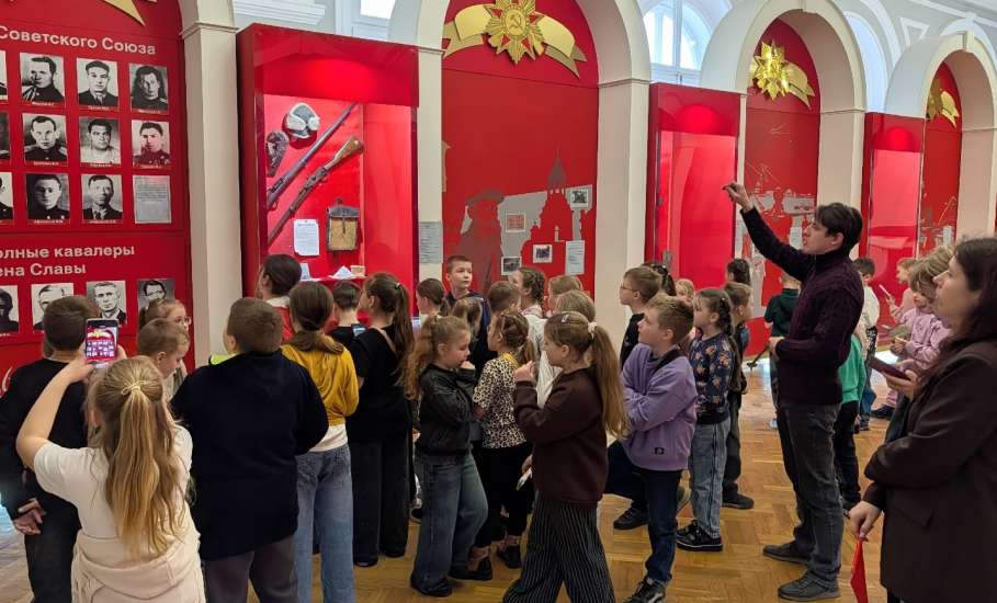 На прошедших каникулах Краеведческий музей, Музей Воинской Славы с экскурсией посетили ученики из школьных лагерей Ельца и Подмосковья