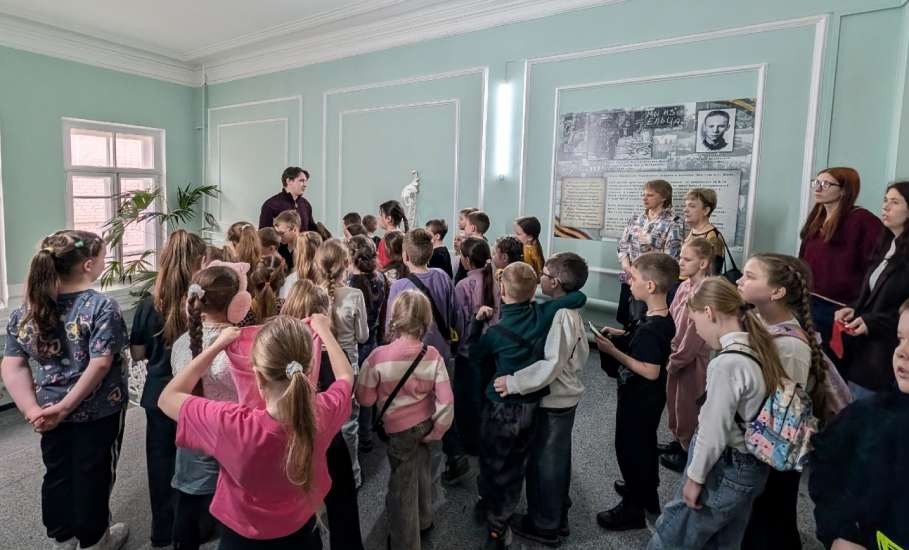 На прошедших каникулах Краеведческий музей, Музей Воинской Славы с экскурсией посетили ученики из школьных лагерей Ельца и Подмосковья