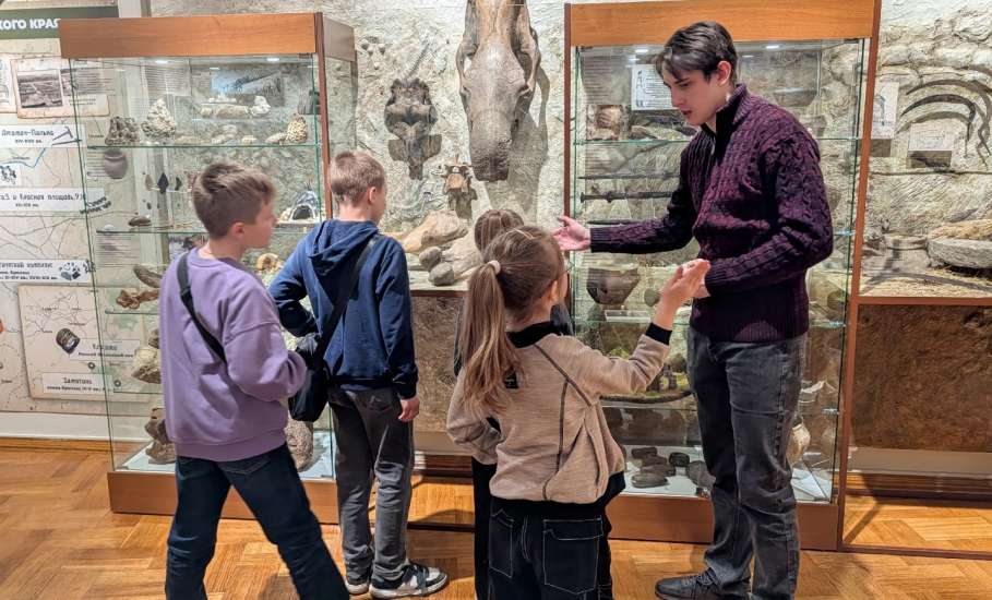 На прошедших каникулах Краеведческий музей, Музей Воинской Славы с экскурсией посетили ученики из школьных лагерей Ельца и Подмосковья