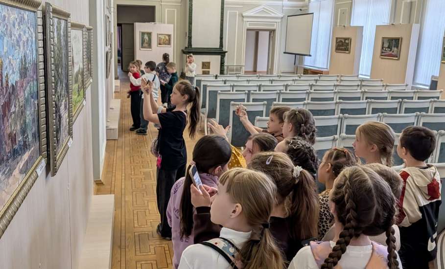 На прошедших каникулах Краеведческий музей, Музей Воинской Славы с экскурсией посетили ученики из школьных лагерей Ельца и Подмосковья