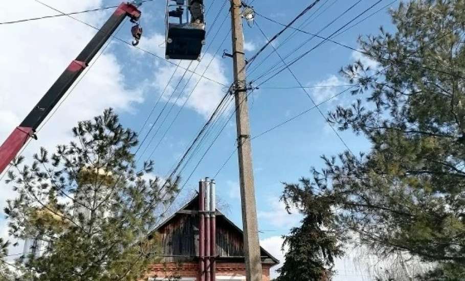 В Ельце продолжается восстановление уличного освещения