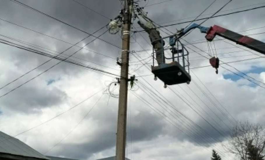 В Ельце продолжается восстановление уличного освещения