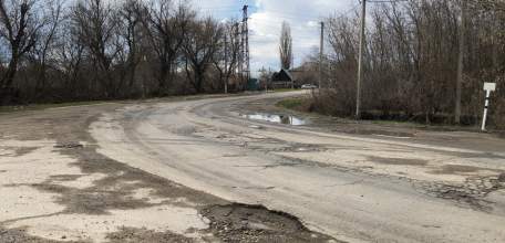 Дорога при повороте на Ключ Жизни нуждается в ремонте!