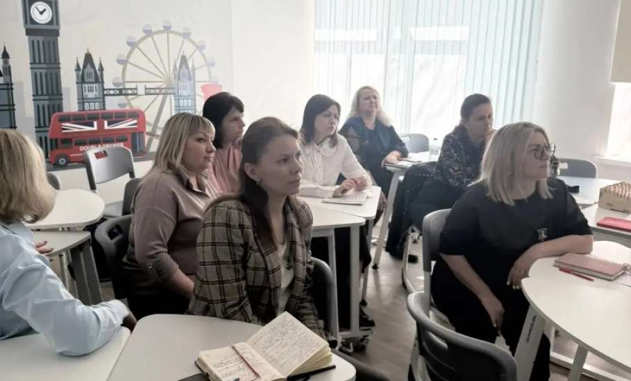 Учителя английского языка встретились на заседании в лицее №5