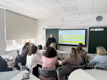 Учителя английского языка встретились на заседании в лицее №5