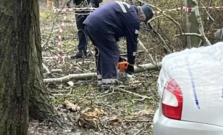 Продолжаются работы по ликвидации последствий недавней атаки БПЛА.