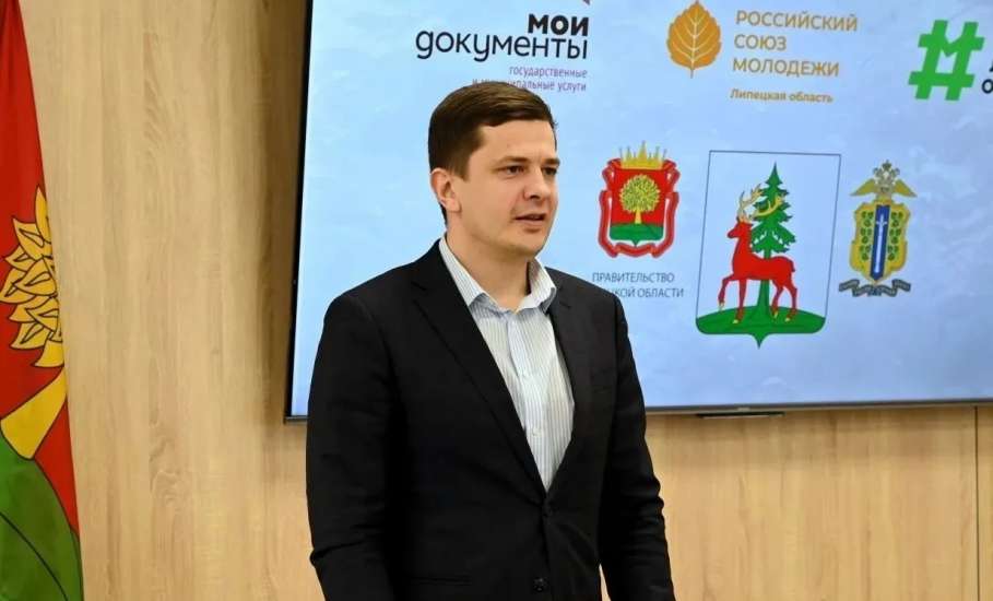 Ельчане получили свои первые паспорта