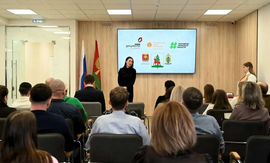 Ельчане получили свои первые паспорта