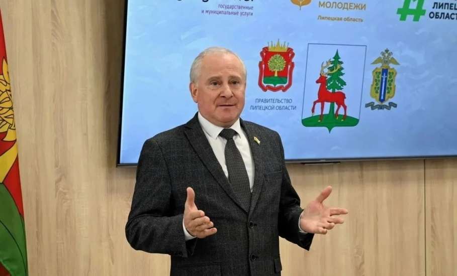 Ельчане получили свои первые паспорта