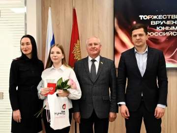 Ельчане получили свои первые паспорта