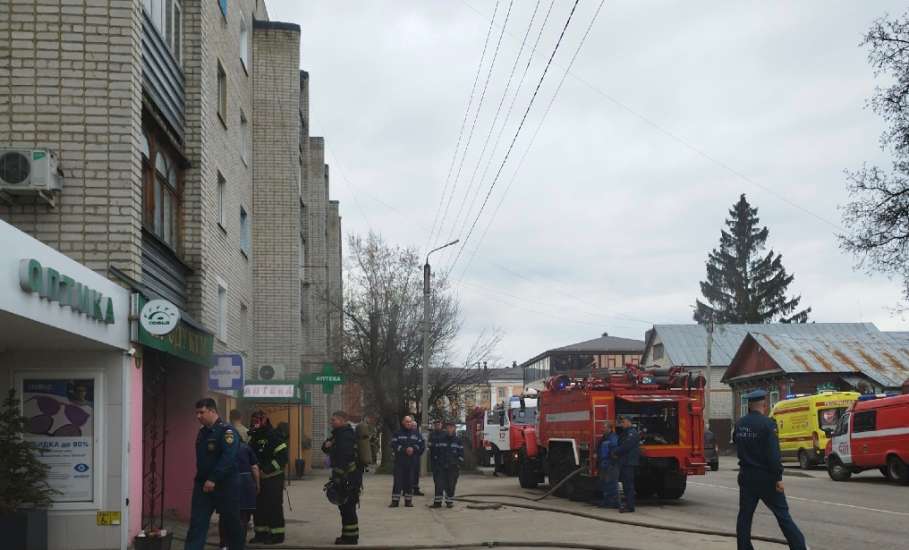 В Ельце сегодня случился пожар! Горел магазин в Лучке