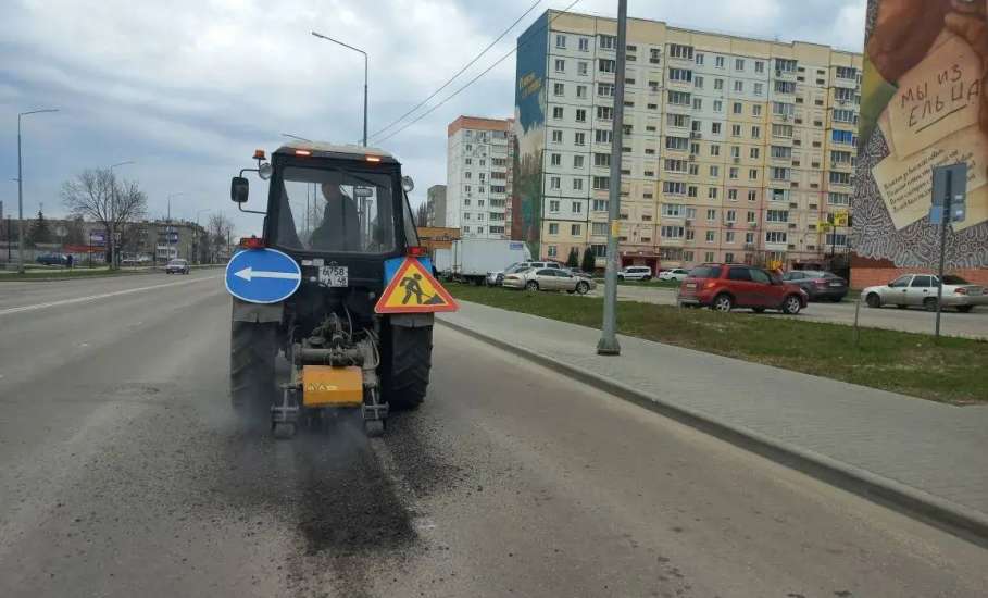 В Ельце начался ямочный ремонт горячим асфальтом