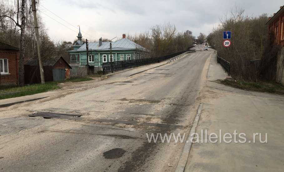 Один из самых проблемных участков дорог в Ельце!
