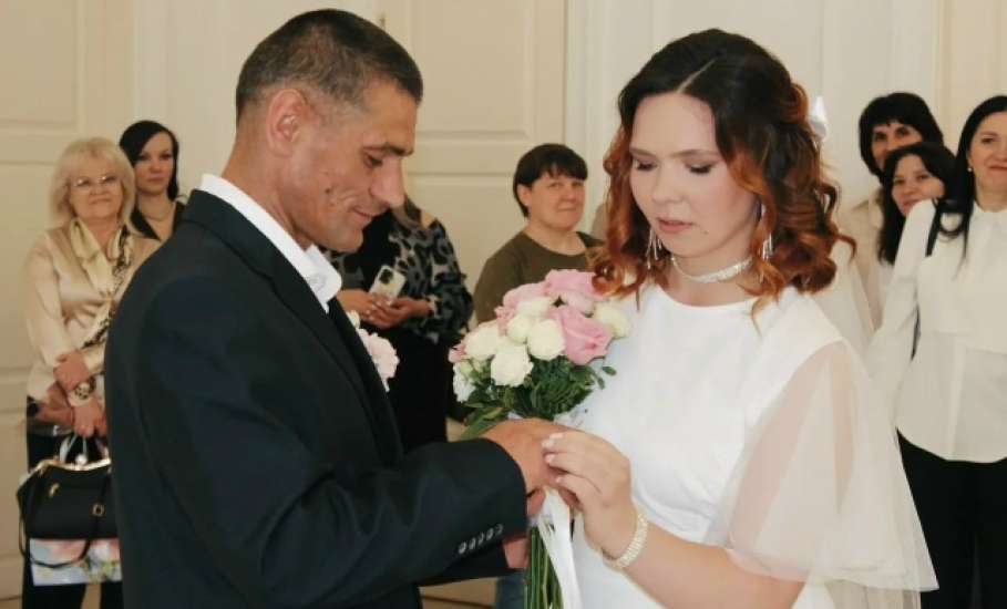 Первую свадьбу сыграла ельчанка в липецком социальном центре