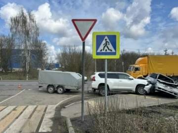 18 апреля в Ельце на трассе Орел &ndash; Тамбов столкнулись &laquo;Лада&raquo; и &laquo;Тойота&raquo;