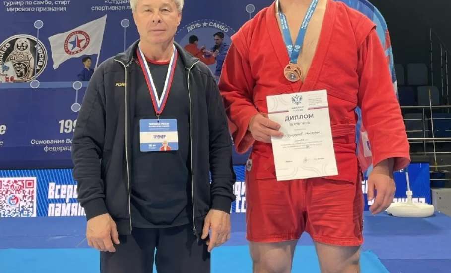 Самбисты из Ельца приняли участие в Чемпионате России по самбо среди студентов в Москве
