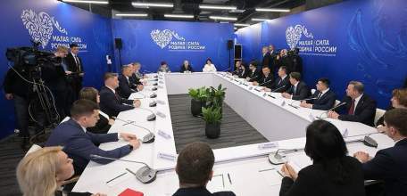 Мэр Ельца Вячеслав Жабин принимает участие во встрече Президента России Владимира Путина с представителями муниципального сообщества