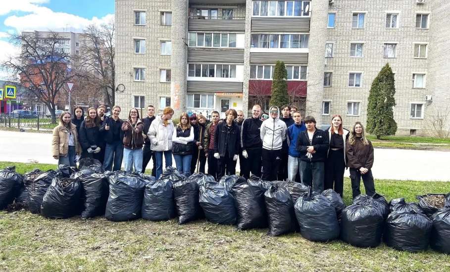 Жители Ельца активно включаются в весенние субботники!