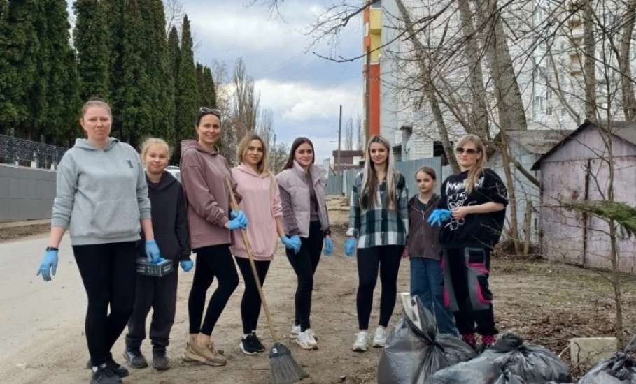 Жители Ельца активно включаются в весенние субботники!