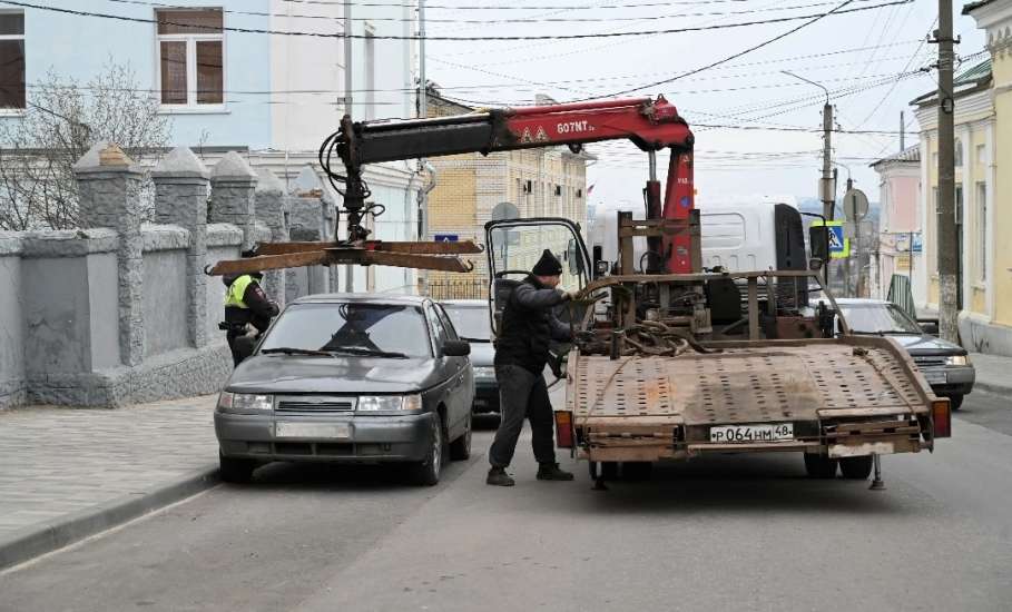 В Ельце усилен контроль за соблюдением правил парковки