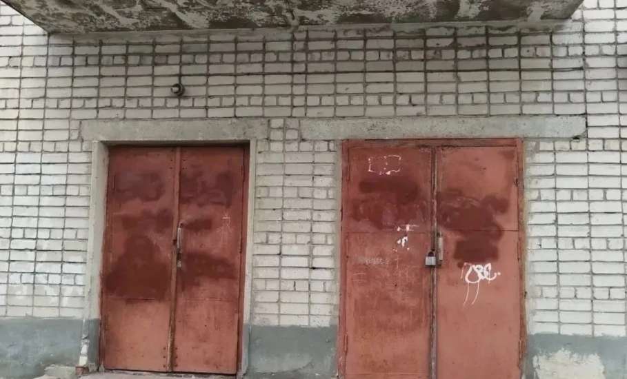 Администрация Ельца ведёт борьбу с надписями на фасадах зданий