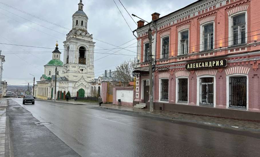 В Ельце продолжается контроль за соблюдением правил парковки. Эвакуируют автомобили!