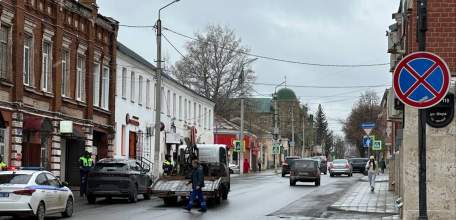В Ельце продолжается контроль за соблюдением правил парковки. Эвакуируют автомобили!