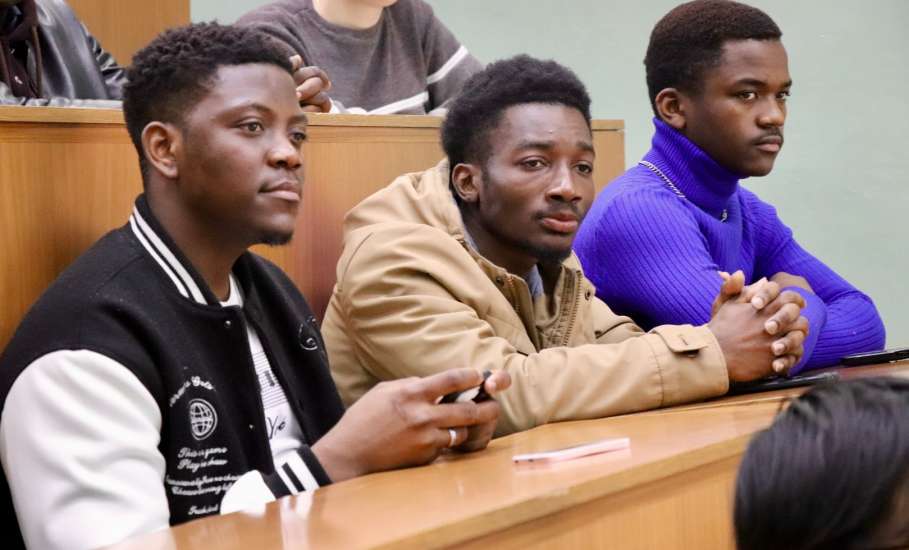 Куда податься студенту после обучения? На встрече обсудили вопросы трудоустройства