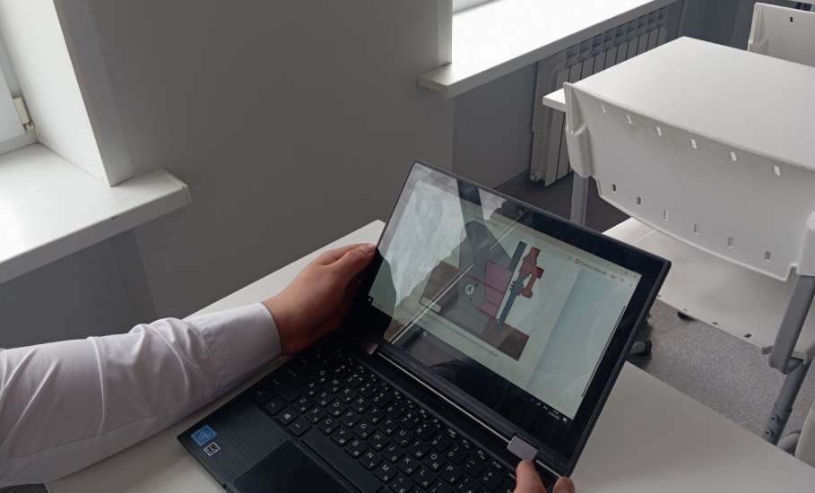 Школьники Елецкого района завершили обучение на тракториста