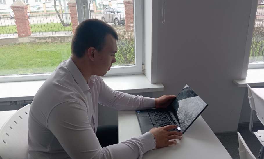 Школьники Елецкого района завершили обучение на тракториста