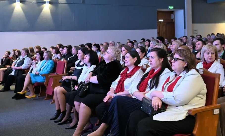 Вчера в Ельце награждали одарённую молодёжь