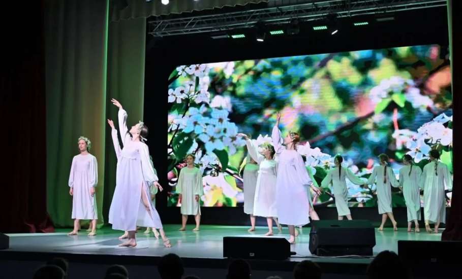 Вчера в Ельце награждали одарённую молодёжь