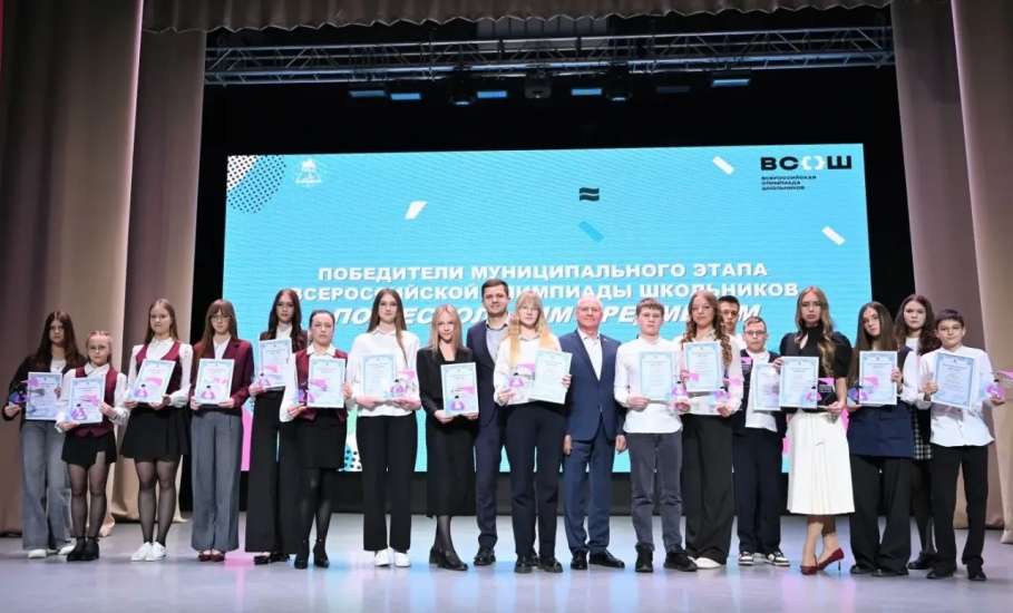 Вчера в Ельце награждали одарённую молодёжь