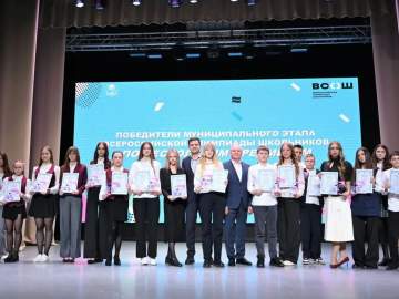 Вчера в Ельце награждали одарённую молодёжь