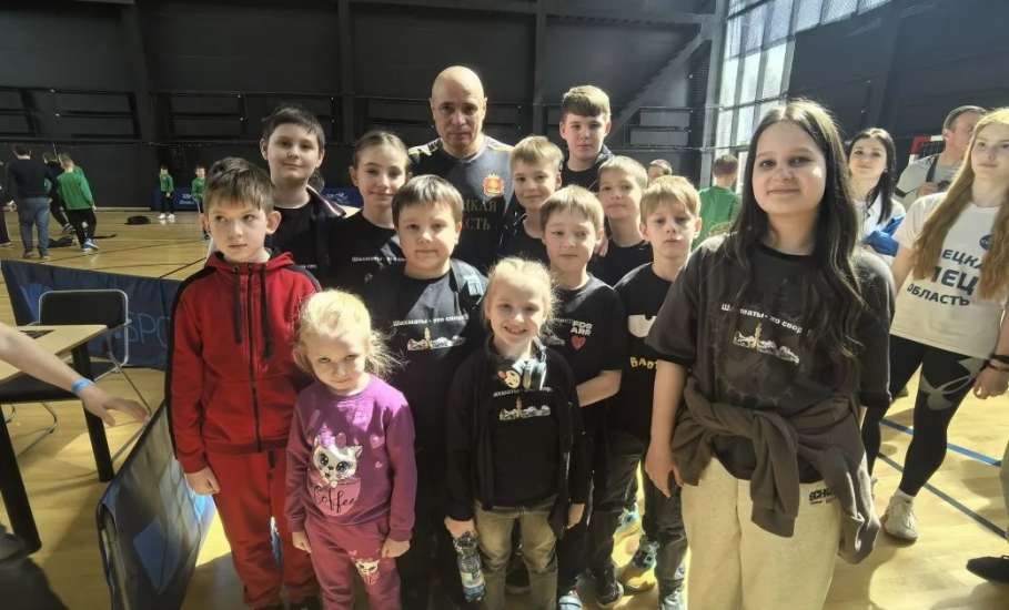 Юные спортсмены спортивной школы №1 с большим интересом и вниманием побывали встрече с участниками телешоу "Титаны"