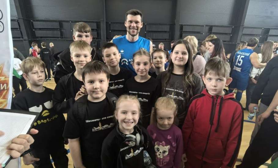 Юные спортсмены спортивной школы №1 с большим интересом и вниманием побывали встрече с участниками телешоу "Титаны"