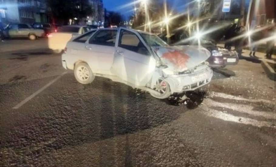 В Ельце в столкновении двух автомобилей пострадали два человека!