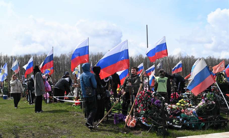 Субботник на Аллее Славы