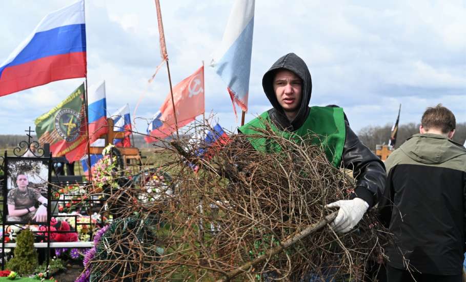 Субботник на Аллее Славы