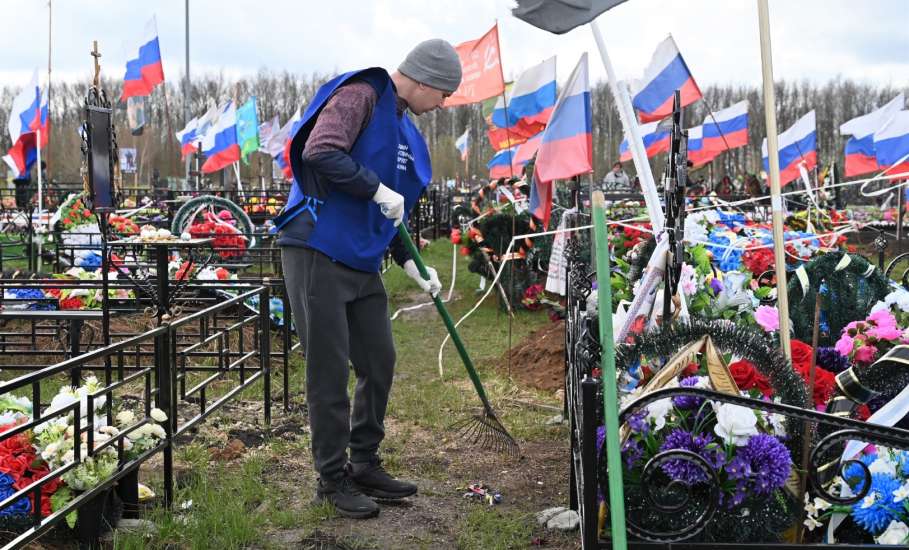 Субботник на Аллее Славы