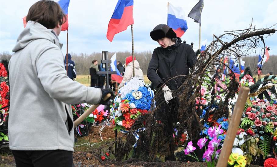Субботник на Аллее Славы