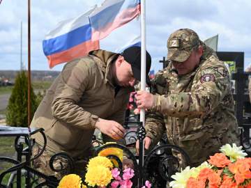 Субботник на Аллее Славы