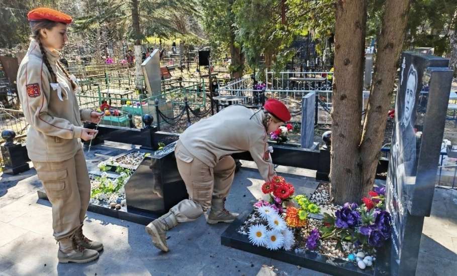 В преддверии великого праздника &mdash; Дня Победы &mdash; юнармейцы лицея № 5 города Ельца отдали дань уважения герою Великой Отечественной войны Борису Сидельникову