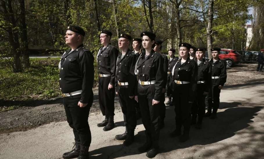 &laquo;Парад у дома ветерана&raquo; сегодня прошёл в Ельце
